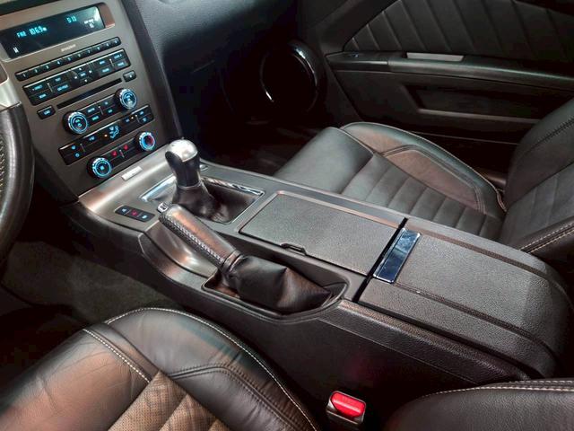 FORD MUSTANG V6 COUPE PREMIUM