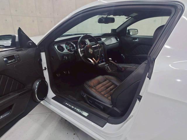 FORD MUSTANG V6 COUPE PREMIUM