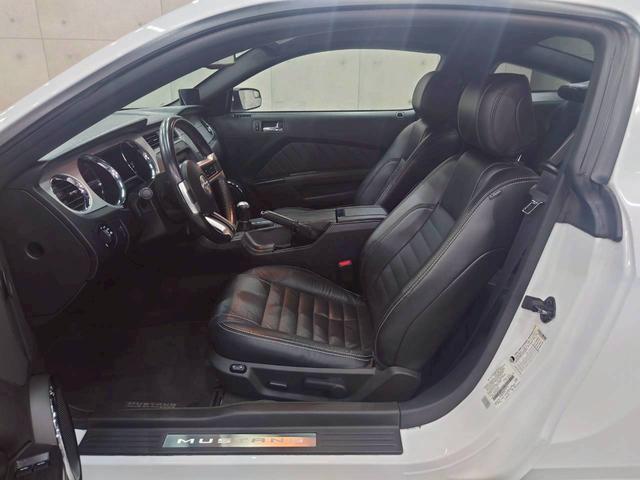 FORD MUSTANG V6 COUPE PREMIUM