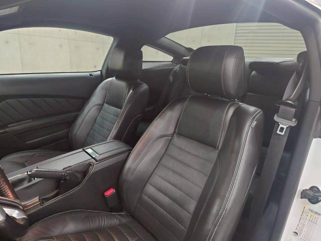 FORD MUSTANG V6 COUPE PREMIUM