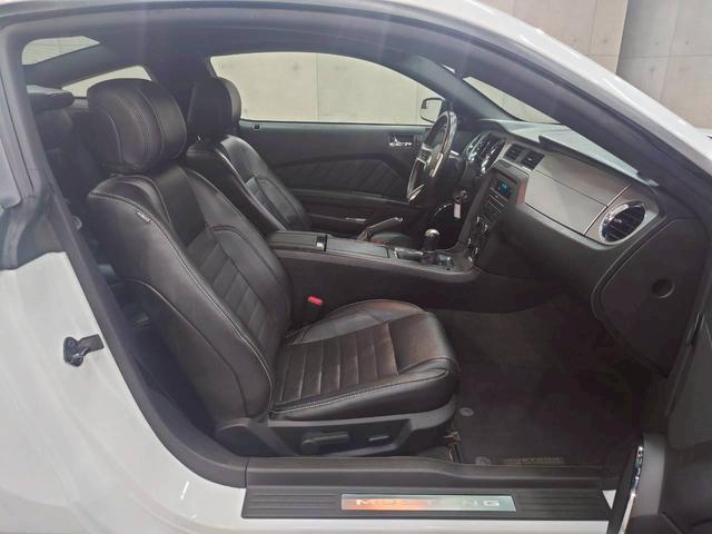 FORD MUSTANG V6 COUPE PREMIUM