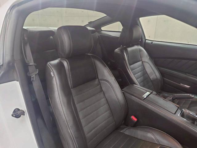 FORD MUSTANG V6 COUPE PREMIUM