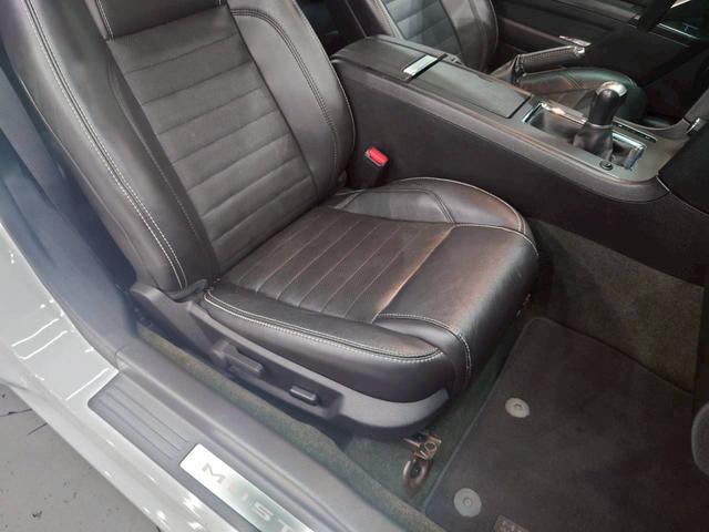 FORD MUSTANG V6 COUPE PREMIUM