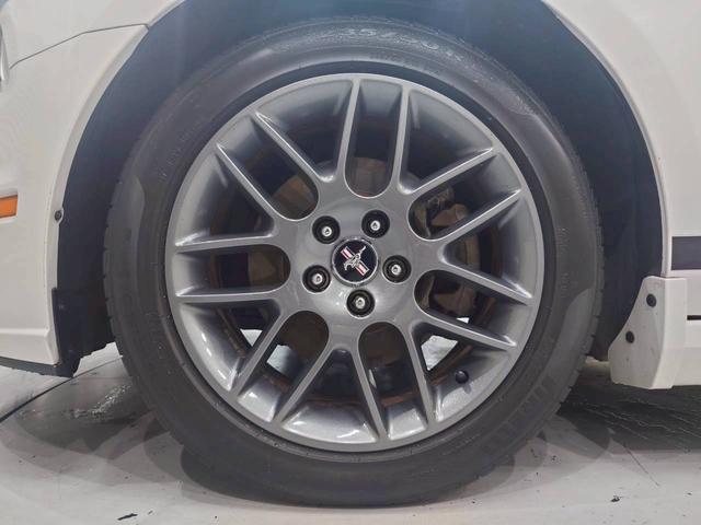 FORD MUSTANG V6 COUPE PREMIUM