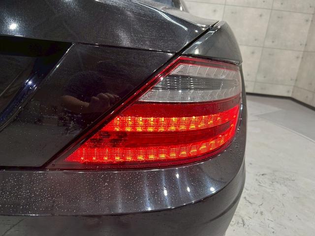 ＳＬＫ ＳＬＫ２００　純正ナビ　フルセグＴＶ　ＨＩＤヘッドライト　リアフォグ　純正１８インチＡＷ　黒革シート　メモリ付パワーシート　シートヒーター　ステアスイッチ　オートクルーズ　ソナー　レーダー探知機　スペアキー　ＥＴＣ（18枚目）