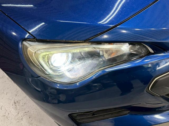 ＢＲＺ Ｒ　６速マニュアル　ショーワチューニングローダウンサス　ＢＢＳ製１６インチアルミ　Ｓｔｒａｄａナビ　フルセグＴＶ　Ｂｌｕｅｔｏｏｔｈ接続　ＨＩＤヘッドライト　革巻きステアリング　リモコンキー　スペアキー有（10枚目）