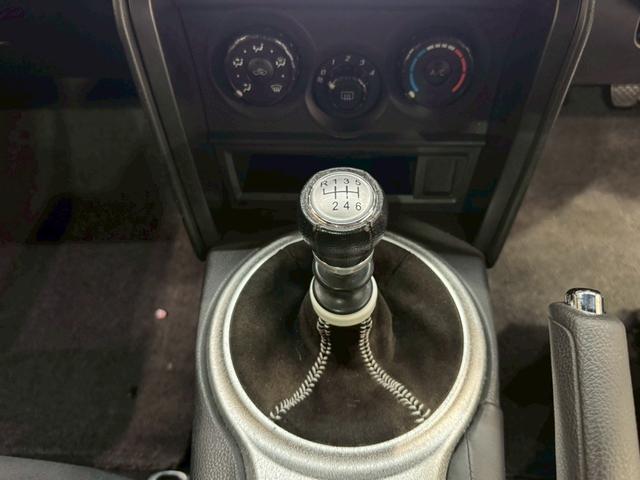 ＢＲＺ Ｒ　６速マニュアル　ショーワチューニングローダウンサス　ＢＢＳ製１６インチアルミ　Ｓｔｒａｄａナビ　フルセグＴＶ　Ｂｌｕｅｔｏｏｔｈ接続　ＨＩＤヘッドライト　革巻きステアリング　リモコンキー　スペアキー有（37枚目）