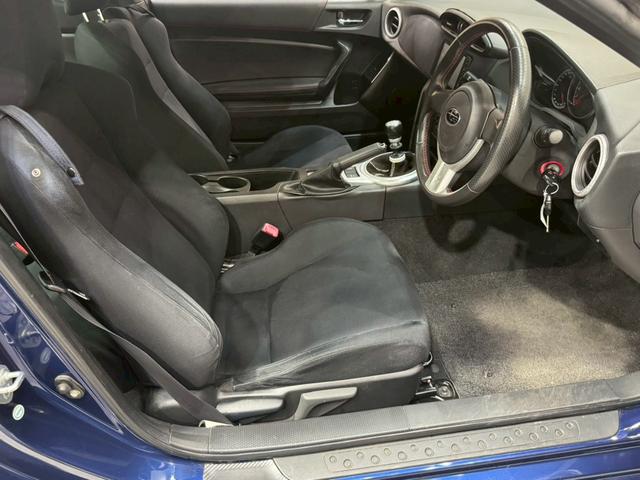 ＢＲＺ Ｒ　６速マニュアル　ショーワチューニングローダウンサス　ＢＢＳ製１６インチアルミ　Ｓｔｒａｄａナビ　フルセグＴＶ　Ｂｌｕｅｔｏｏｔｈ接続　ＨＩＤヘッドライト　革巻きステアリング　リモコンキー　スペアキー有（48枚目）