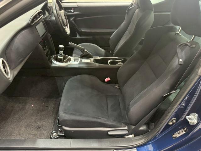 ＢＲＺ Ｒ　６速マニュアル　ショーワチューニングローダウンサス　ＢＢＳ製１６インチアルミ　Ｓｔｒａｄａナビ　フルセグＴＶ　Ｂｌｕｅｔｏｏｔｈ接続　ＨＩＤヘッドライト　革巻きステアリング　リモコンキー　スペアキー有（52枚目）