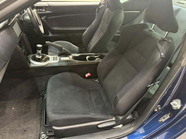 ＢＲＺ Ｒ　６速マニュアル　ショーワチューニングローダウンサス　ＢＢＳ製１６インチアルミ　Ｓｔｒａｄａナビ　フルセグＴＶ　Ｂｌｕｅｔｏｏｔｈ接続　ＨＩＤヘッドライト　革巻きステアリング　リモコンキー　スペアキー有（53枚目）