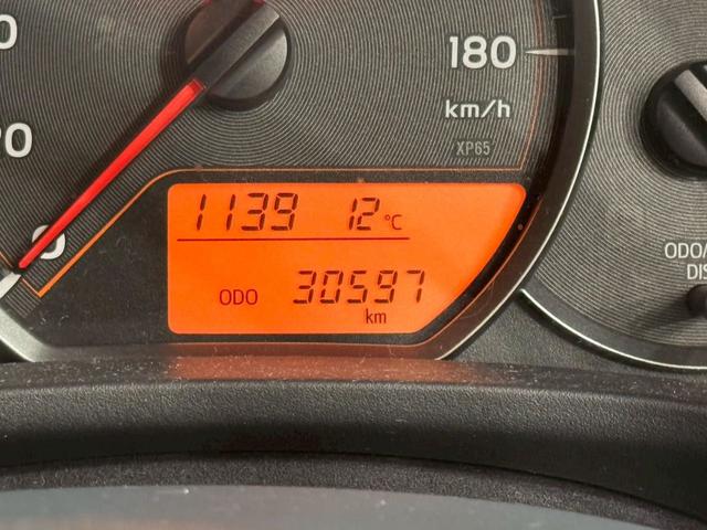 ヴィッツ ＲＳ　Ｇ’ｓ　５速マニュアル　Ｇｓ’純正サスペンション・１７インチアルミ　ＨＩＤヘッドライト　フォグランプ　オートライト　ＬＥＤ／ＢＥＡＭ　社外ナビ　電動格納ミラー　リモコンキー　ＥＴＣ車載器　実走行３．０万キロ台（27枚目）