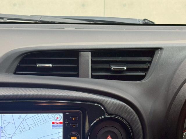 ヴィッツ ＲＳ　Ｇ’ｓ　５速マニュアル　Ｇｓ’純正サスペンション・１７インチアルミ　ＨＩＤヘッドライト　フォグランプ　オートライト　ＬＥＤ／ＢＥＡＭ　社外ナビ　電動格納ミラー　リモコンキー　ＥＴＣ車載器　実走行３．０万キロ台（37枚目）