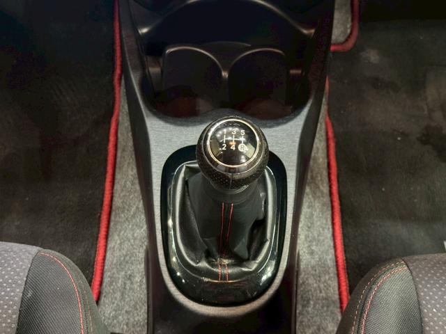 ヴィッツ ＲＳ　Ｇ’ｓ　５速マニュアル　Ｇｓ’純正サスペンション・１７インチアルミ　ＨＩＤヘッドライト　フォグランプ　オートライト　ＬＥＤ／ＢＥＡＭ　社外ナビ　電動格納ミラー　リモコンキー　ＥＴＣ車載器　実走行３．０万キロ台（41枚目）