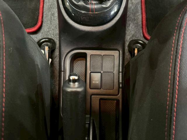 ヴィッツ ＲＳ　Ｇ’ｓ　５速マニュアル　Ｇｓ’純正サスペンション・１７インチアルミ　ＨＩＤヘッドライト　フォグランプ　オートライト　ＬＥＤ／ＢＥＡＭ　社外ナビ　電動格納ミラー　リモコンキー　ＥＴＣ車載器　実走行３．０万キロ台（42枚目）