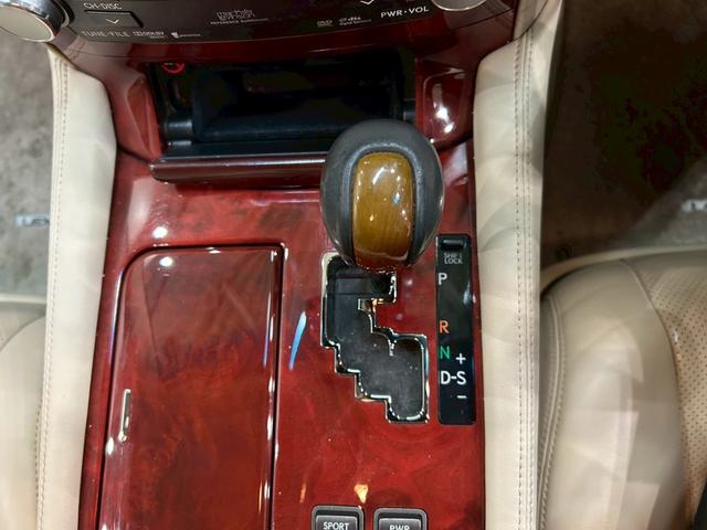 LS LS460 バージョンU Iパッケージ ムーンルーフ 社外エアロ マークレビンソン ベージュレザーシート パワーシート 全席シートヒーター&ベンチレーション 純正ナビ フルセグTV リアカメラ フリップダウン 純正19AW クルコン ETC(45枚目)