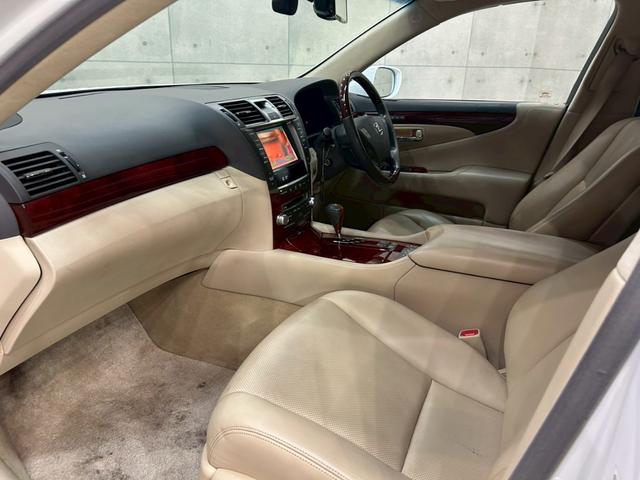 LS LS460 バージョンU Iパッケージ ムーンルーフ 社外エアロ マークレビンソン ベージュレザーシート パワーシート 全席シートヒーター&ベンチレーション 純正ナビ フルセグTV リアカメラ フリップダウン 純正19AW クルコン ETC(53枚目)