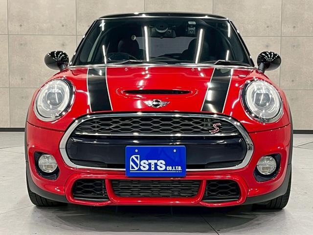ＭＩＮＩ クーパーＳ　ＪＣＷパッケージ　ボンネットストライプ　リアスポイラー　ＨＩＤヘッドライト　フォグ　純正１７インチＡＷ　純正ナビ　ＢＴ接続　ハーフレザーシート　パドルシフト　ＨＵＤ　スペアキー　ＥＴＣ車載器（7枚目）