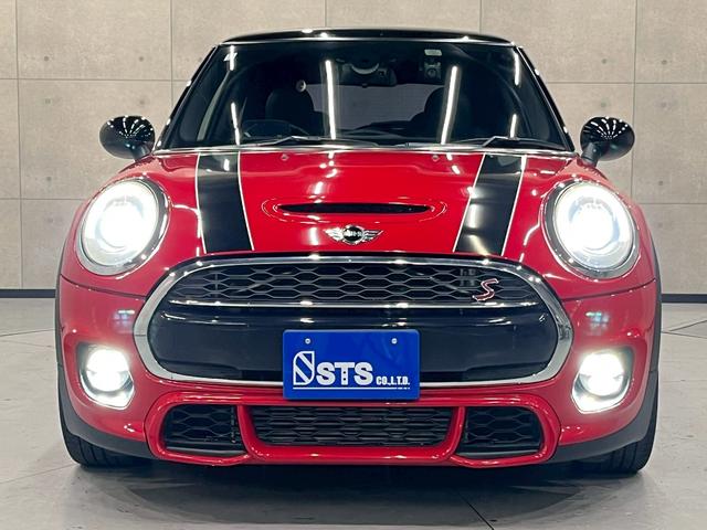 ＭＩＮＩ クーパーＳ　ＪＣＷパッケージ　ボンネットストライプ　リアスポイラー　ＨＩＤヘッドライト　フォグ　純正１７インチＡＷ　純正ナビ　ＢＴ接続　ハーフレザーシート　パドルシフト　ＨＵＤ　スペアキー　ＥＴＣ車載器（9枚目）
