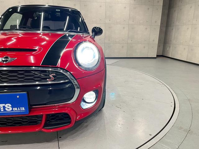 ＭＩＮＩ クーパーＳ　ＪＣＷパッケージ　ボンネットストライプ　リアスポイラー　ＨＩＤヘッドライト　フォグ　純正１７インチＡＷ　純正ナビ　ＢＴ接続　ハーフレザーシート　パドルシフト　ＨＵＤ　スペアキー　ＥＴＣ車載器（11枚目）