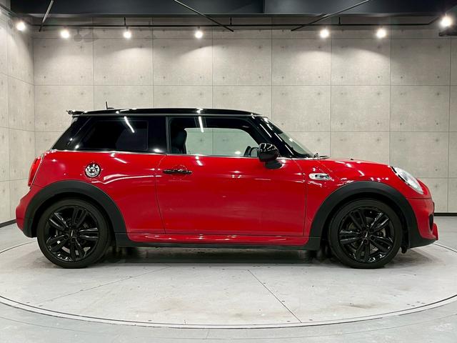 ＭＩＮＩ クーパーＳ　ＪＣＷパッケージ　ボンネットストライプ　リアスポイラー　ＨＩＤヘッドライト　フォグ　純正１７インチＡＷ　純正ナビ　ＢＴ接続　ハーフレザーシート　パドルシフト　ＨＵＤ　スペアキー　ＥＴＣ車載器（13枚目）