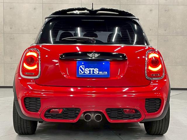 ＭＩＮＩ クーパーＳ　ＪＣＷパッケージ　ボンネットストライプ　リアスポイラー　ＨＩＤヘッドライト　フォグ　純正１７インチＡＷ　純正ナビ　ＢＴ接続　ハーフレザーシート　パドルシフト　ＨＵＤ　スペアキー　ＥＴＣ車載器（16枚目）