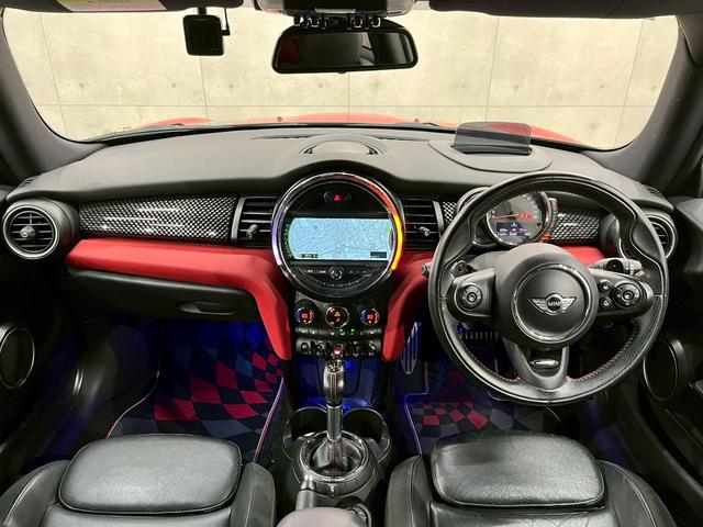 ＭＩＮＩ クーパーＳ　ＪＣＷパッケージ　ボンネットストライプ　リアスポイラー　ＨＩＤヘッドライト　フォグ　純正１７インチＡＷ　純正ナビ　ＢＴ接続　ハーフレザーシート　パドルシフト　ＨＵＤ　スペアキー　ＥＴＣ車載器（22枚目）