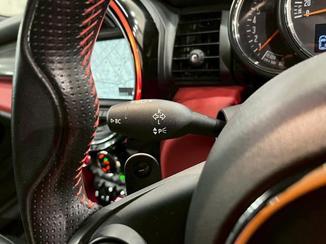 ＭＩＮＩ クーパーＳ　ＪＣＷパッケージ　ボンネットストライプ　リアスポイラー　ＨＩＤヘッドライト　フォグ　純正１７インチＡＷ　純正ナビ　ＢＴ接続　ハーフレザーシート　パドルシフト　ＨＵＤ　スペアキー　ＥＴＣ車載器（28枚目）