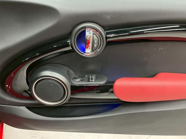 ＭＩＮＩ クーパーＳ　ＪＣＷパッケージ　ボンネットストライプ　リアスポイラー　ＨＩＤヘッドライト　フォグ　純正１７インチＡＷ　純正ナビ　ＢＴ接続　ハーフレザーシート　パドルシフト　ＨＵＤ　スペアキー　ＥＴＣ車載器（32枚目）