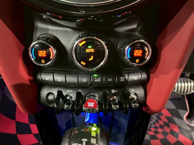 ＭＩＮＩ クーパーＳ　ＪＣＷパッケージ　ボンネットストライプ　リアスポイラー　ＨＩＤヘッドライト　フォグ　純正１７インチＡＷ　純正ナビ　ＢＴ接続　ハーフレザーシート　パドルシフト　ＨＵＤ　スペアキー　ＥＴＣ車載器（35枚目）