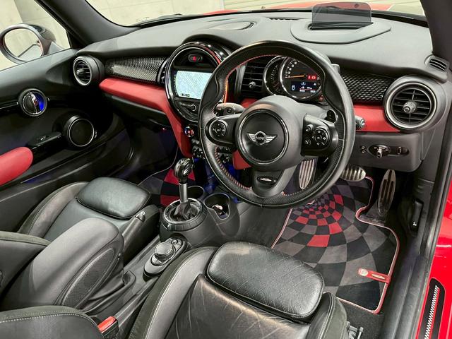 ＭＩＮＩ クーパーＳ　ＪＣＷパッケージ　ボンネットストライプ　リアスポイラー　ＨＩＤヘッドライト　フォグ　純正１７インチＡＷ　純正ナビ　ＢＴ接続　ハーフレザーシート　パドルシフト　ＨＵＤ　スペアキー　ＥＴＣ車載器（44枚目）