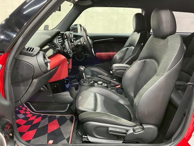 ＭＩＮＩ クーパーＳ　ＪＣＷパッケージ　ボンネットストライプ　リアスポイラー　ＨＩＤヘッドライト　フォグ　純正１７インチＡＷ　純正ナビ　ＢＴ接続　ハーフレザーシート　パドルシフト　ＨＵＤ　スペアキー　ＥＴＣ車載器（48枚目）