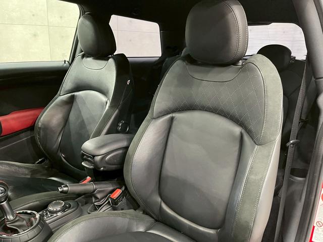 ＭＩＮＩ クーパーＳ　ＪＣＷパッケージ　ボンネットストライプ　リアスポイラー　ＨＩＤヘッドライト　フォグ　純正１７インチＡＷ　純正ナビ　ＢＴ接続　ハーフレザーシート　パドルシフト　ＨＵＤ　スペアキー　ＥＴＣ車載器（49枚目）