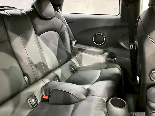 ＭＩＮＩ クーパーＳ　ＪＣＷパッケージ　ボンネットストライプ　リアスポイラー　ＨＩＤヘッドライト　フォグ　純正１７インチＡＷ　純正ナビ　ＢＴ接続　ハーフレザーシート　パドルシフト　ＨＵＤ　スペアキー　ＥＴＣ車載器（50枚目）