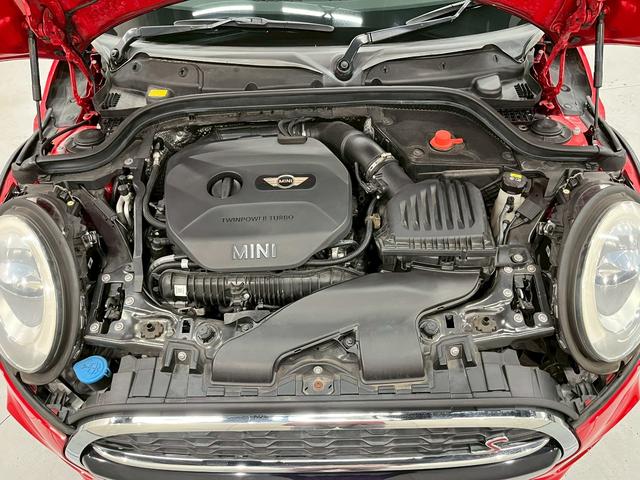 ＭＩＮＩ クーパーＳ　ＪＣＷパッケージ　ボンネットストライプ　リアスポイラー　ＨＩＤヘッドライト　フォグ　純正１７インチＡＷ　純正ナビ　ＢＴ接続　ハーフレザーシート　パドルシフト　ＨＵＤ　スペアキー　ＥＴＣ車載器（54枚目）