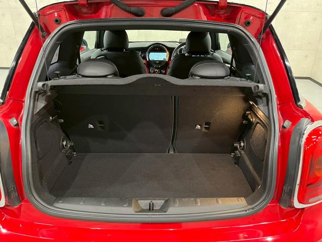 ＭＩＮＩ クーパーＳ　ＪＣＷパッケージ　ボンネットストライプ　リアスポイラー　ＨＩＤヘッドライト　フォグ　純正１７インチＡＷ　純正ナビ　ＢＴ接続　ハーフレザーシート　パドルシフト　ＨＵＤ　スペアキー　ＥＴＣ車載器（55枚目）