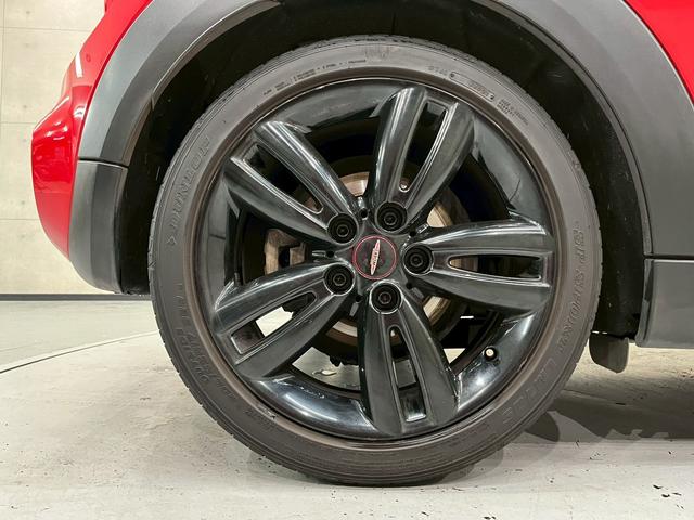 ＭＩＮＩ クーパーＳ　ＪＣＷパッケージ　ボンネットストライプ　リアスポイラー　ＨＩＤヘッドライト　フォグ　純正１７インチＡＷ　純正ナビ　ＢＴ接続　ハーフレザーシート　パドルシフト　ＨＵＤ　スペアキー　ＥＴＣ車載器（58枚目）