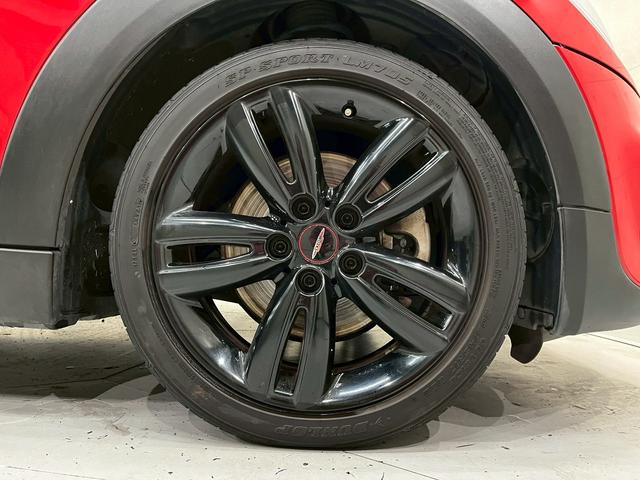 ＭＩＮＩ クーパーＳ　ＪＣＷパッケージ　ボンネットストライプ　リアスポイラー　ＨＩＤヘッドライト　フォグ　純正１７インチＡＷ　純正ナビ　ＢＴ接続　ハーフレザーシート　パドルシフト　ＨＵＤ　スペアキー　ＥＴＣ車載器（61枚目）