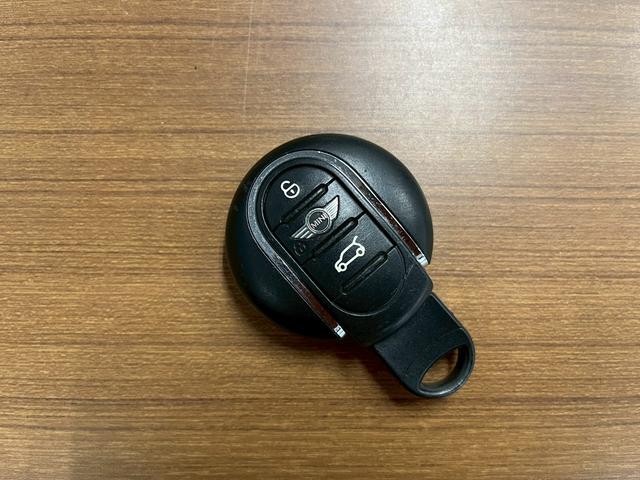 ＭＩＮＩ クーパーＳ　ＪＣＷパッケージ　ボンネットストライプ　リアスポイラー　ＨＩＤヘッドライト　フォグ　純正１７インチＡＷ　純正ナビ　ＢＴ接続　ハーフレザーシート　パドルシフト　ＨＵＤ　スペアキー　ＥＴＣ車載器（62枚目）