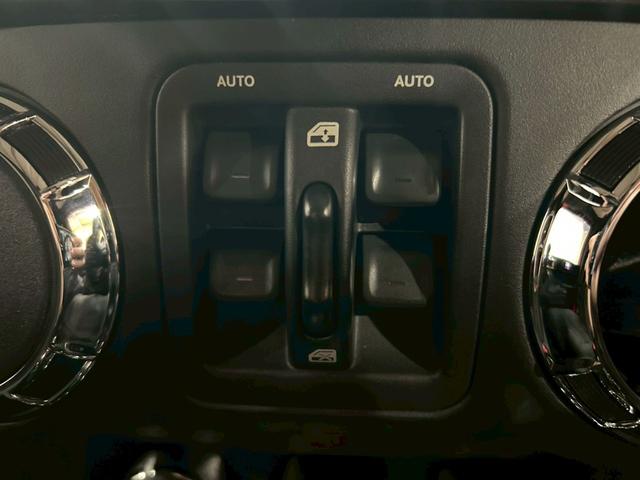 ジープ・ラングラーアンリミテッド スポーツ 社外マフラー 社外ヘッドライト・テール 社外フードキャッチ・グラブハンドル 社外クロームフェールカバー 17インチロックスターホイール インテリアクロムパーツ 社外ナビ DTV BT接続 バックカメラ(40枚目)