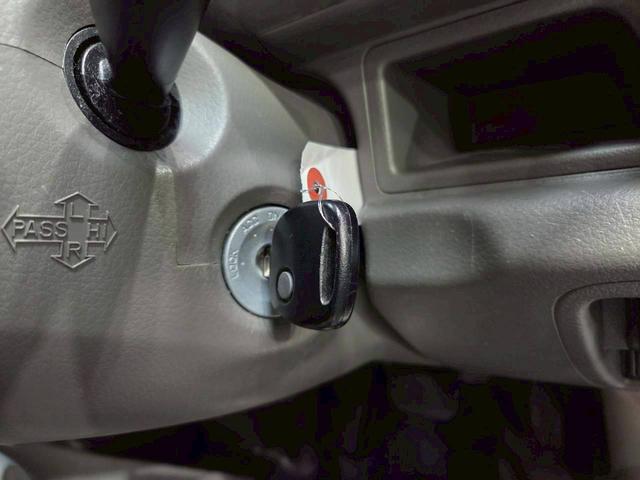 ＮＶ１００クリッパーバン ＤＸ　ＧＬエマージェンシーブレーキパッケージ　ユーザー様直接仕入れ　純正ナビ　フルセグＴＶ　Ｂｌｕｅｔｏｏｔｈ接続　バックモニター　車内キャリア　１２インチホイール　ドラレコ　エマブレ　電格ミラー　サイドバイザー　リモコンキー　スペアキー　ＥＴＣ（30枚目）