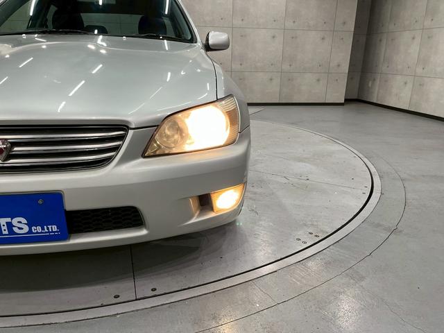 アルテッツァ ＲＳ２００　Ｚエディション　６速マニュアル　ＨＩＤヘッドライト　フォグランプ　純正１７インチアルミ　カロッツェリアオーディオ　ＣＤ　エアコン　シートバックポケット　電動格納ドアミラー　リモコンキー　予備キー　実走行６．４万キロ台（11枚目）