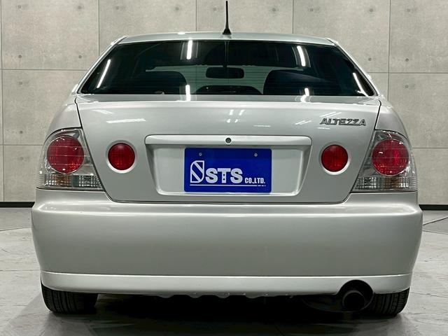 アルテッツァ ＲＳ２００　Ｚエディション　６速マニュアル　ＨＩＤヘッドライト　フォグランプ　純正１７インチアルミ　カロッツェリアオーディオ　ＣＤ　エアコン　シートバックポケット　電動格納ドアミラー　リモコンキー　予備キー　実走行６．４万キロ台（15枚目）