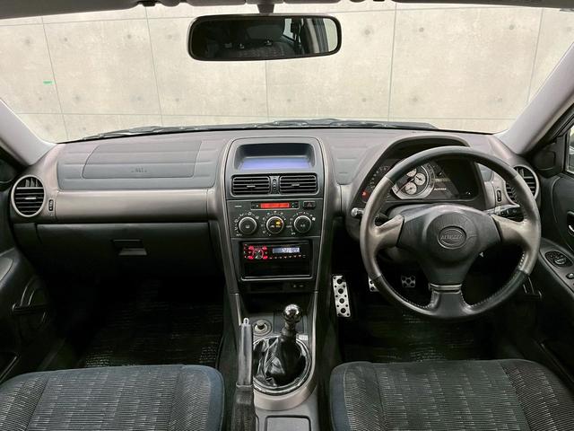 アルテッツァ ＲＳ２００　Ｚエディション　６速マニュアル　ＨＩＤヘッドライト　フォグランプ　純正１７インチアルミ　カロッツェリアオーディオ　ＣＤ　エアコン　シートバックポケット　電動格納ドアミラー　リモコンキー　予備キー　実走行６．４万キロ台（20枚目）