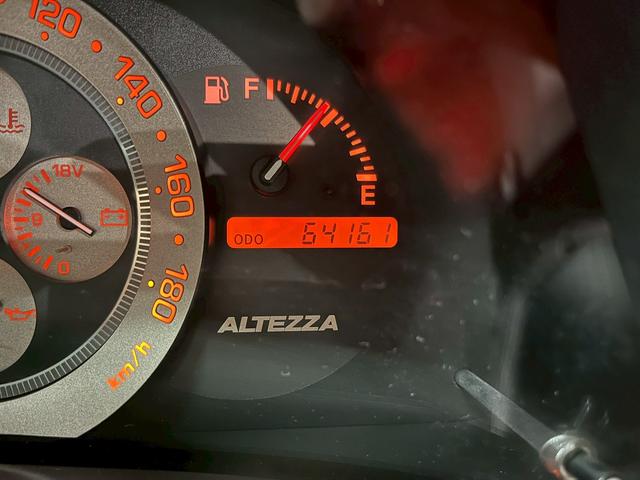 アルテッツァ ＲＳ２００　Ｚエディション　６速マニュアル　ＨＩＤヘッドライト　フォグランプ　純正１７インチアルミ　カロッツェリアオーディオ　ＣＤ　エアコン　シートバックポケット　電動格納ドアミラー　リモコンキー　予備キー　実走行６．４万キロ台（22枚目）