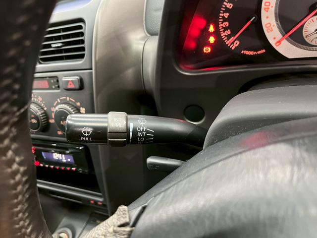 アルテッツァ ＲＳ２００　Ｚエディション　６速マニュアル　ＨＩＤヘッドライト　フォグランプ　純正１７インチアルミ　カロッツェリアオーディオ　ＣＤ　エアコン　シートバックポケット　電動格納ドアミラー　リモコンキー　予備キー　実走行６．４万キロ台（24枚目）