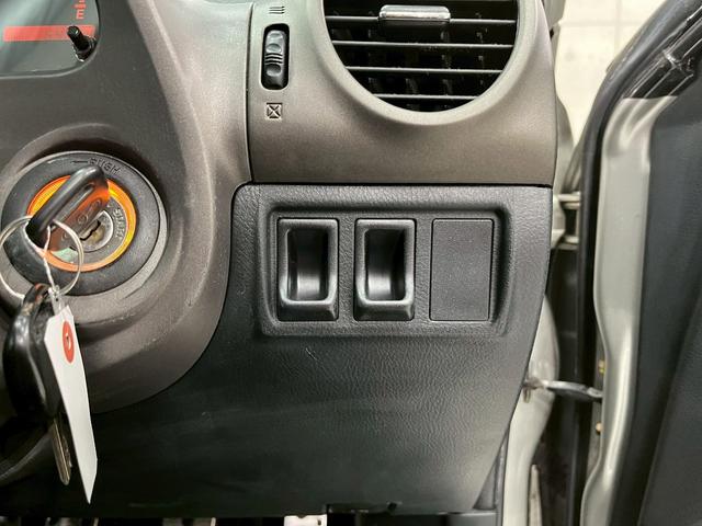 アルテッツァ ＲＳ２００　Ｚエディション　６速マニュアル　ＨＩＤヘッドライト　フォグランプ　純正１７インチアルミ　カロッツェリアオーディオ　ＣＤ　エアコン　シートバックポケット　電動格納ドアミラー　リモコンキー　予備キー　実走行６．４万キロ台（26枚目）