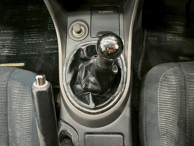 アルテッツァ ＲＳ２００　Ｚエディション　６速マニュアル　ＨＩＤヘッドライト　フォグランプ　純正１７インチアルミ　カロッツェリアオーディオ　ＣＤ　エアコン　シートバックポケット　電動格納ドアミラー　リモコンキー　予備キー　実走行６．４万キロ台（31枚目）