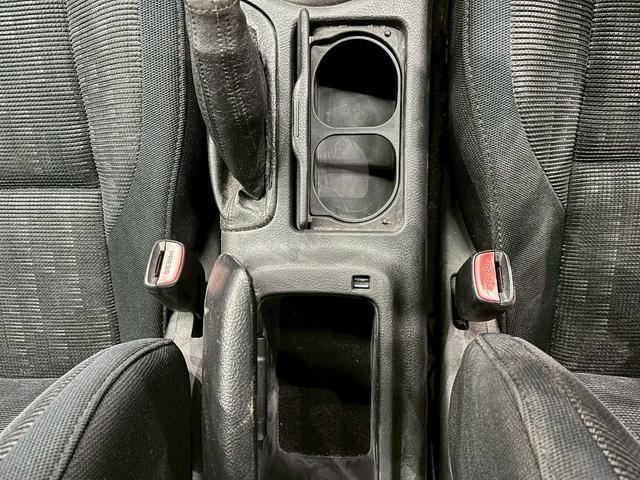 アルテッツァ ＲＳ２００　Ｚエディション　６速マニュアル　ＨＩＤヘッドライト　フォグランプ　純正１７インチアルミ　カロッツェリアオーディオ　ＣＤ　エアコン　シートバックポケット　電動格納ドアミラー　リモコンキー　予備キー　実走行６．４万キロ台（33枚目）