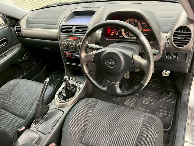 アルテッツァ ＲＳ２００　Ｚエディション　６速マニュアル　ＨＩＤヘッドライト　フォグランプ　純正１７インチアルミ　カロッツェリアオーディオ　ＣＤ　エアコン　シートバックポケット　電動格納ドアミラー　リモコンキー　予備キー　実走行６．４万キロ台（35枚目）