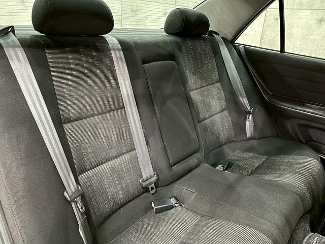 アルテッツァ ＲＳ２００　Ｚエディション　６速マニュアル　ＨＩＤヘッドライト　フォグランプ　純正１７インチアルミ　カロッツェリアオーディオ　ＣＤ　エアコン　シートバックポケット　電動格納ドアミラー　リモコンキー　予備キー　実走行６．４万キロ台（43枚目）